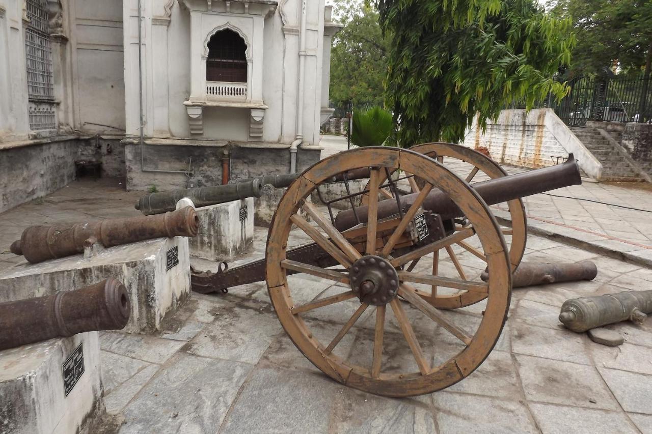 Capital O Hotel Central Park Near Birla Mandir Hyderabad Eksteriør billede