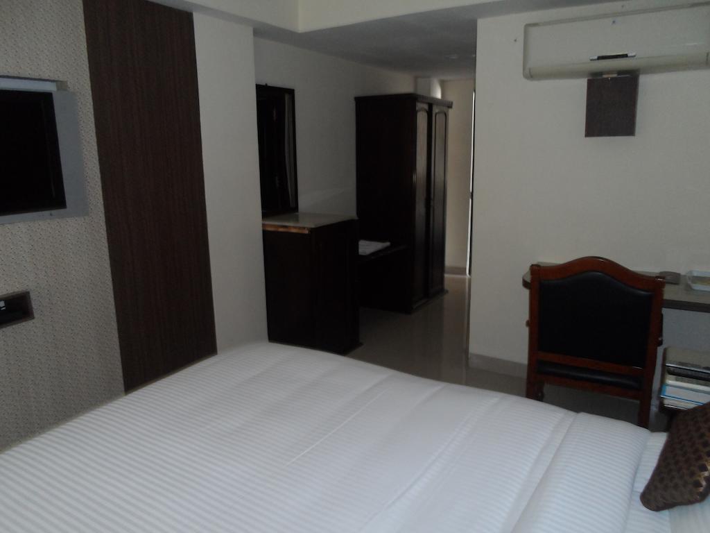 Capital O Hotel Central Park Near Birla Mandir Hyderabad Eksteriør billede