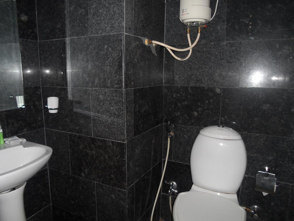 Capital O Hotel Central Park Near Birla Mandir Hyderabad Eksteriør billede