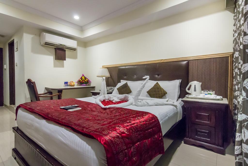 Capital O Hotel Central Park Near Birla Mandir Hyderabad Eksteriør billede