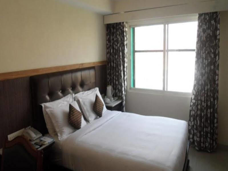 Capital O Hotel Central Park Near Birla Mandir Hyderabad Eksteriør billede